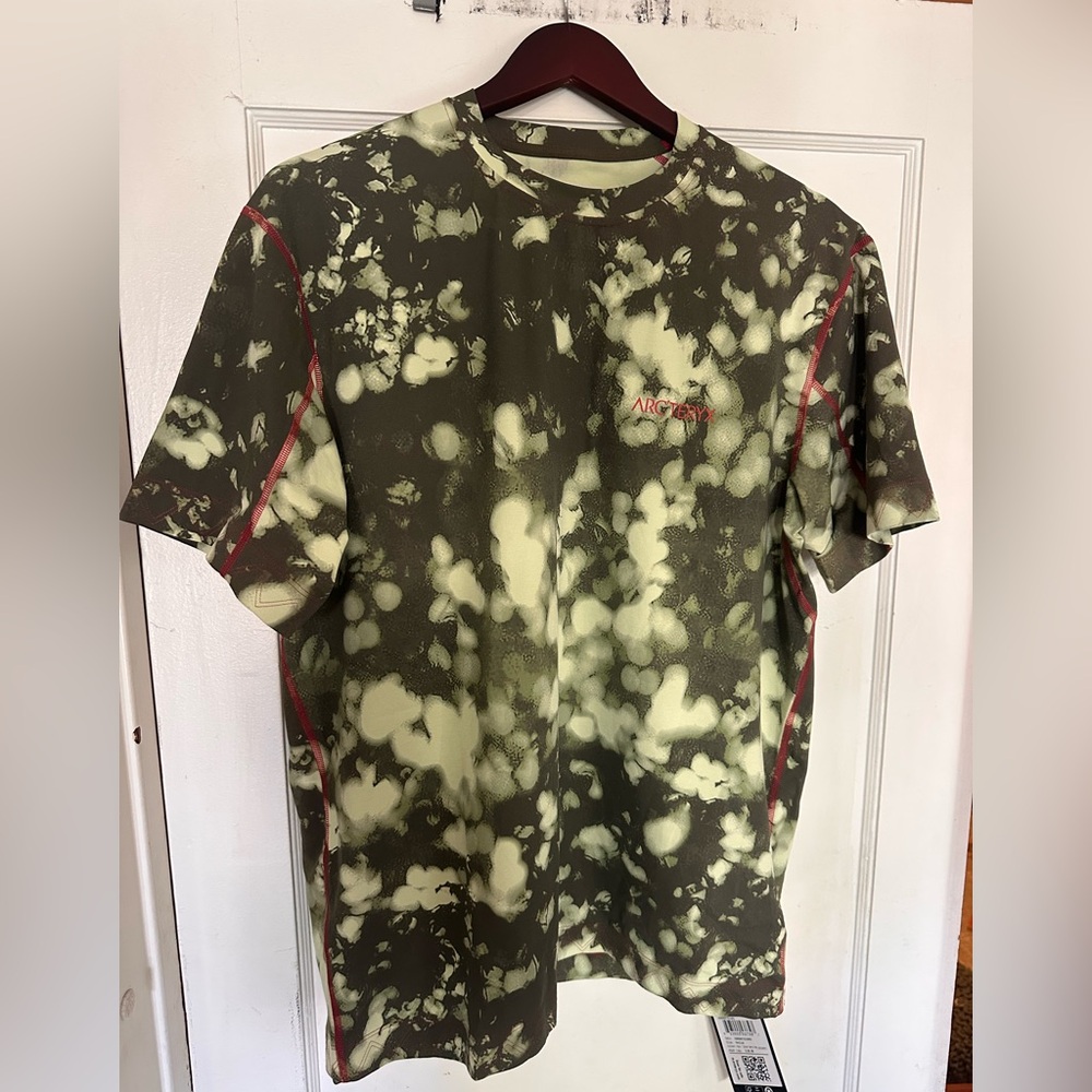 Arcteryx Ltd  edition walk gently Copal t shirt, medium, moss/ salmonberry nwt